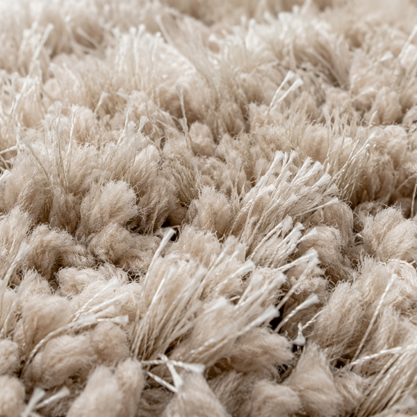 Big Long-Pile Rug # Alfombra de pelo Largo Grande